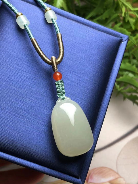 Plakat Perdamaian dan Keselamatan Giok Hetian Jade Alami Giok baik-baik saja dan hangat Ukuran 29 * 18 * 11mm Pengiriman dan pajak sudah termasuk.