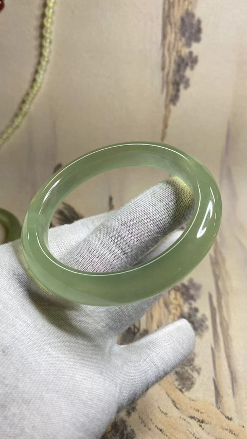 Gelang Hijau Es Giok Cui Giok Halus Ukuran 60-62mm Ukuran 61.5mm Lebar 11.8mm Giok terjadi secara alami Pola acak termasuk pajak pengiriman