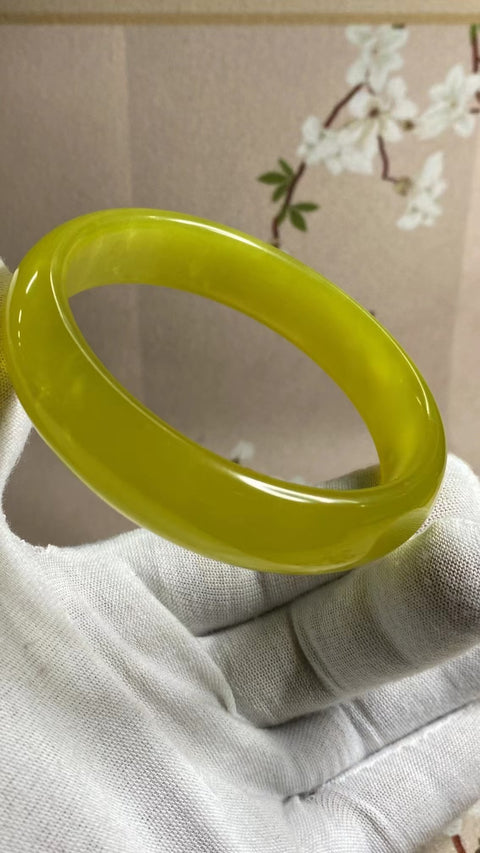 Gelang Bunga Emas Giok Cui Giok Alami Ukuran 63-65mm Ukuran 64.2mm Lebar Sisi 15.6mm Giok adalah semua yang terjadi secara alami Pola acak termasuk pajak pengiriman