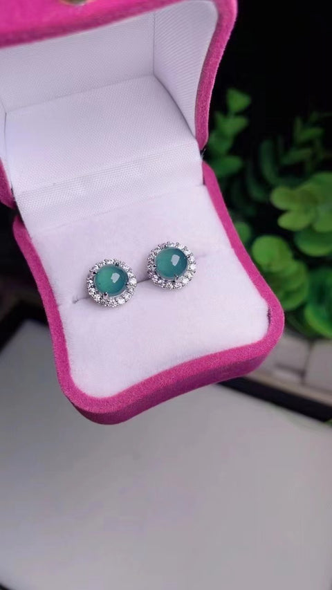 Anting Giok Alam 925 Giok Tatahan Perak Giok adalah bahan Old Pit yang bersih dan halus, penuh dengan air, ukuran 0,6 mm sudah termasuk pajak pengiriman.