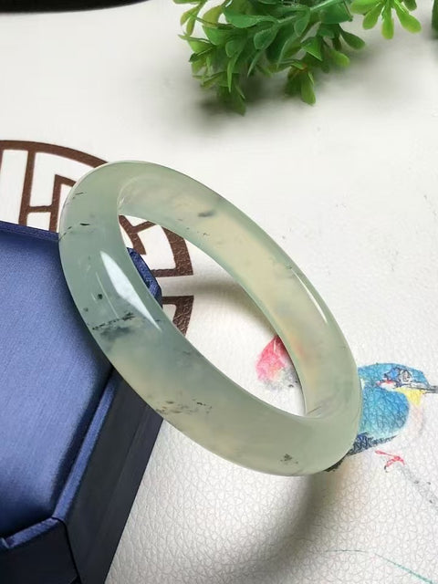 Gelang Tinta Es Batu Giok Cui Alami Ukuran 65.3 * 13.5 * 9mm Batu giok terjadi secara alami Pola acak termasuk pajak pengiriman