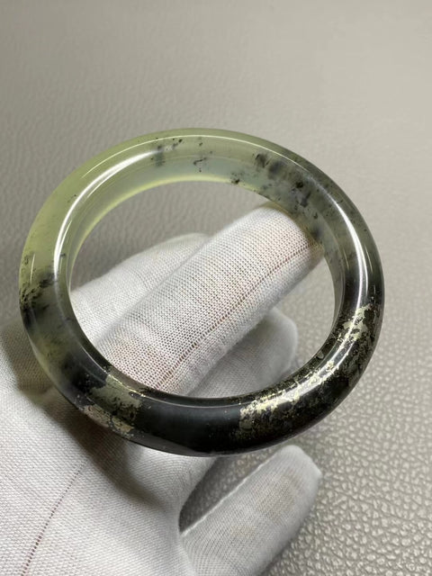 Rupanya Tinta Bangle Tinta Es Giok Cui Jade dalam Giok Ukuran 56-58mm Ukuran 57.7mm Lebar Sisi 12.8mm Giok terjadi secara alami Pola acak Termasuk pajak pengiriman.