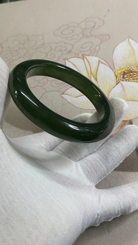 Gelang Giok Cui Halus Ukuran 60.3mm Lebar 11.8mm Giok bersih, halus dan hangat Giok terjadi secara alami Pola acak Termasuk ongkos kirim dan pajak