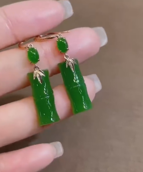 Earhook bambu hijau penuh yang bersih dan sempurna untuk kemajuan karier, giok 18K 20 × 7,6 × 4㎜ sudah termasuk pajak pengiriman