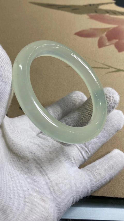 Gelang Giok Ciu Alami Ukuran 56-58mm Ukuran 57.1mm Lebar Sisi 10.3mm Giok terjadi secara alami Pola acak Pajak pengiriman sudah termasuk.