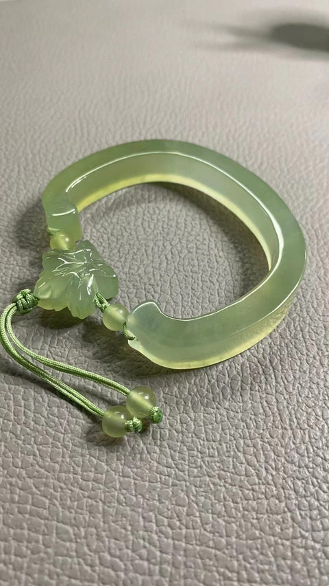Gelang Cui Giok Zamrud Hijau Alami Ukuran 57-60mm Lebar 11mm Giok baik-baik saja dan hangat Giok terjadi secara alami Pola acak Termasuk ongkos kirim dan pajak