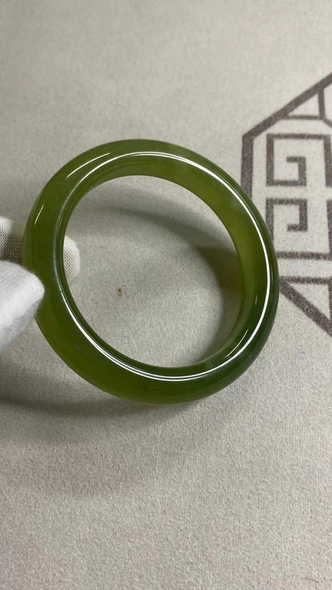 Gelang Hijau Es Giok Cui Giok Alami Ukuran 57-59mm Ukuran 58.2mm Lebar Sisi 12.5mm Giok terjadi secara alami Pola acak termasuk pajak pengiriman.