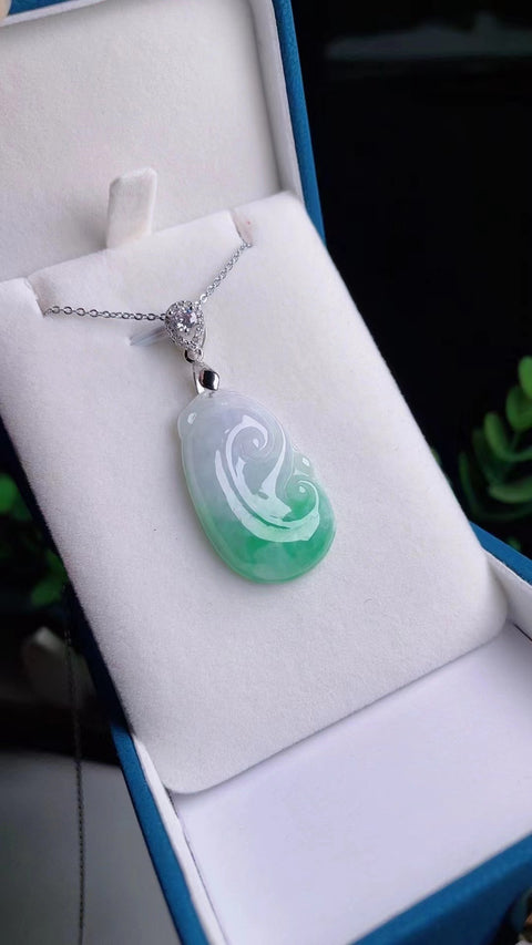 Kalung Jadeite Ruyi 925 perak tatahan giok bersih dan halus serta hangat Ukuran 3.7 * 1.8mm Sudah termasuk pajak pengiriman