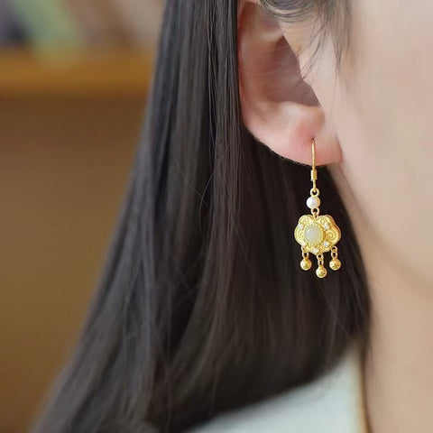 2822-2 Anting Mutiara Giok Ruyi Giok Hetian Alami yang terbuat dari giok perak 925 yang bersih, halus, dan hangat Ukuran 5mm sudah termasuk pajak pengiriman