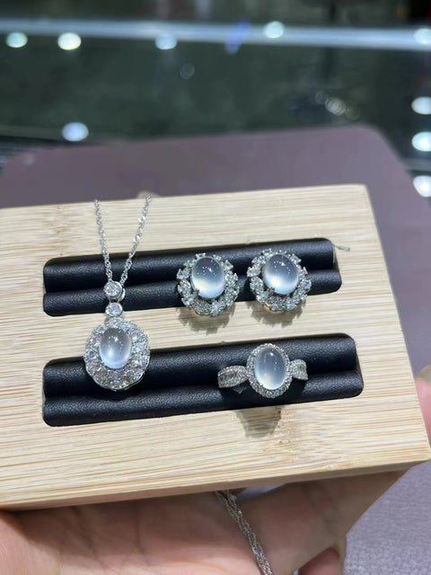 Set Kalung Giok Alami dari 925 Perak Giok bersih dan halus Ukuran 9 * 7mm Sudah termasuk ongkos kirim dan pajak.
