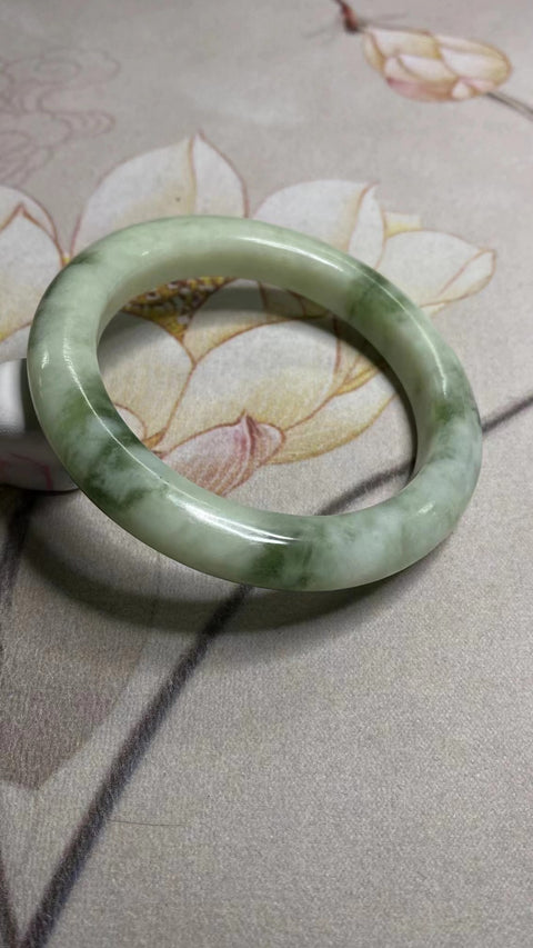 Gelang Cui Giok Minyak Tua Cui Giok Alami Ukuran 56-58mm Ukuran 57.2mm Lebar Sisi 10.2mm Giok terjadi secara alami Pola acak termasuk pajak pengiriman.