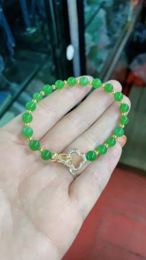 Gelang Jasper Alami Warna hijau apel yang indah dengan aksesoris yang indah Batu giok yang halus dan hangat Sudah termasuk pajak pengiriman.