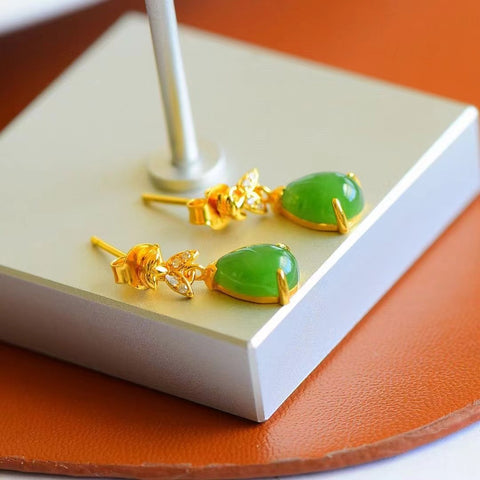 Anting Jasper Giok Alami yang bersih, halus dan hangat. Ukuran 6 * 8mm, penuh air, terbuat dari 925 perak, sudah termasuk pajak pengiriman.
