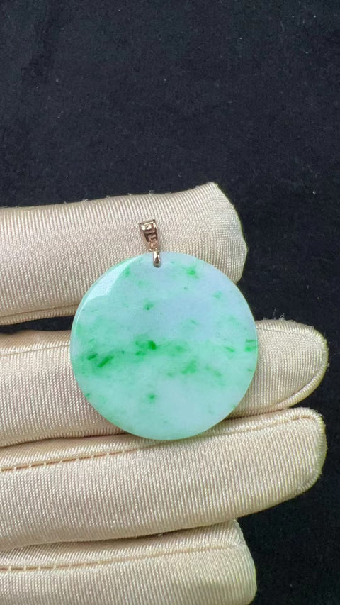 Barang alami Jadeite Peace Plakat Perdamaian kepala gesper emas 18k Pengerjaan yang indah Warna pedas Giok halus dan hangat 👍 Hemat biaya Ukuran 28.28.3.5mm Sudah termasuk pajak pengiriman