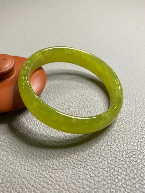 Gelang Bunga Emas Giok Cui Giok Alami & nbsp; Ukuran 56-58mm Ukuran 57.8mm Lebar Sisi 14mm Giok ini semuanya muncul secara alami Polanya acak Sudah termasuk pajak pengiriman