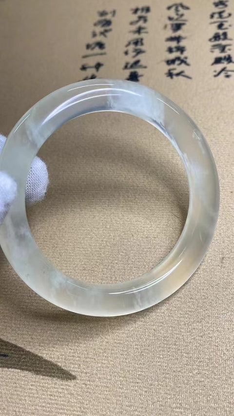 Gelang Badai Salju Giok Cui Alami Ukuran 56-58mm Ukuran 57.5mm Lebar Sisi 10.3mm & nbsp;Giok semuanya terjadi secara alami Pola acak termasuk pajak pengiriman