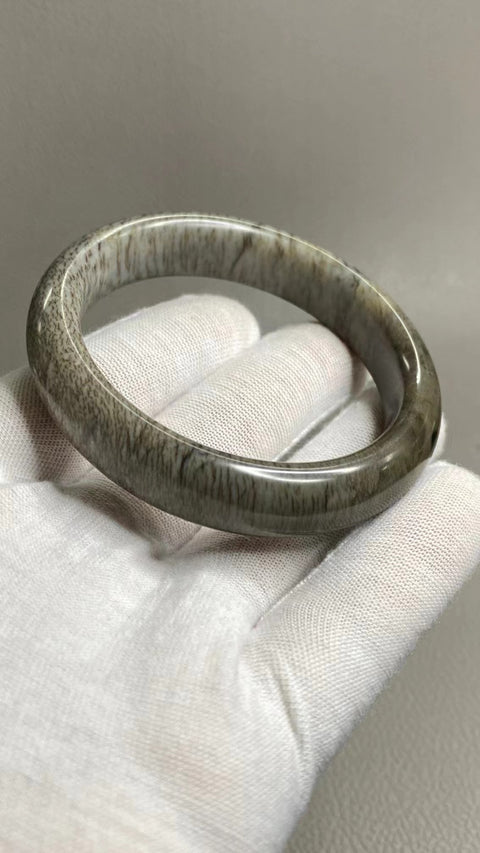 Gelang Bunga Gula Giok Hetian Alami Ukuran 56-58mm Ukuran 57.2mm Lebar Sisi 13.4mm Giok adalah semua yang terjadi secara alami Pola acak Termasuk pajak pengiriman.