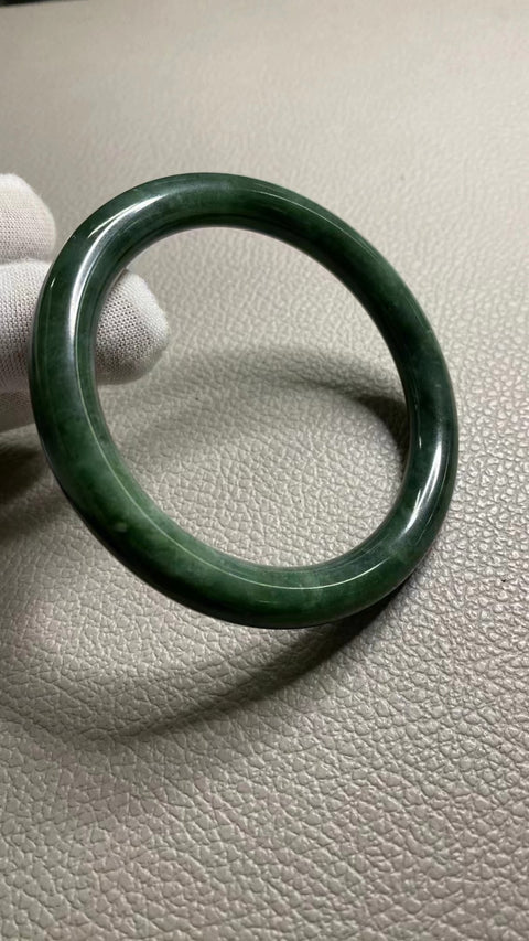 Gelang Mata Kucing Hijau Penuh Giok Cui Giok Alami Ukuran 61-63mm Ukuran 62.1mm Lebar Samping 9.6mm Giok terjadi secara alami Pola acak termasuk pajak pengiriman