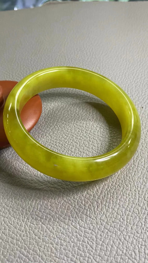 Gelang Bunga Emas Kuning Alami Ukuran 59-61mm Ukuran 60.3mm Lebar Sisi 15.5mm Batu Giok semuanya adalah Pola Bunga yang terjadi secara alami.