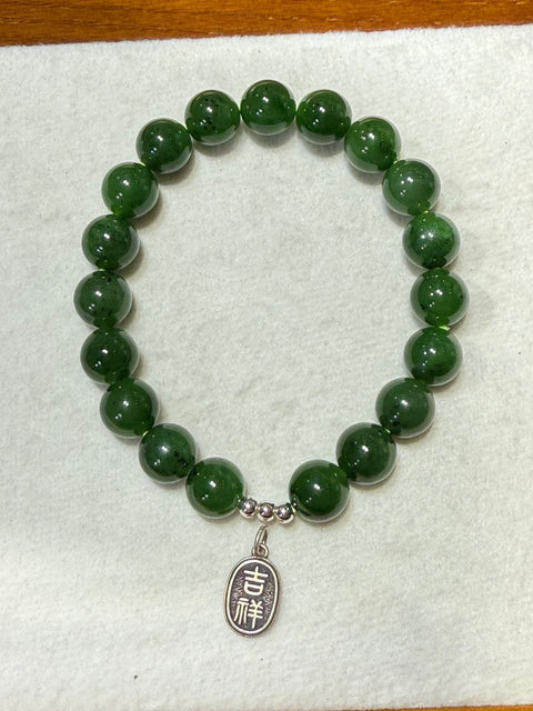 Gelang hotan giok jasper bayam hijau, montok, bulat dan kaya warna 🎉Artinya bergulir dalam kekayaan. Modis dan serbaguna. Dipasangkan dengan aksesoris perak 925. Ukuran: 10mm. Sudah termasuk ongkos kirim dan pajak