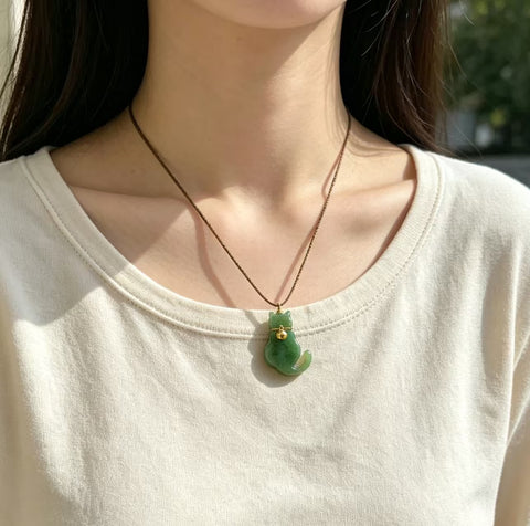 Liontin Giok Nefrit Hetian "Kucing Pembawa Keberuntungan" (untuk kalung/rantai. 22x18mm, gratis ongkos kirim dan pajak.