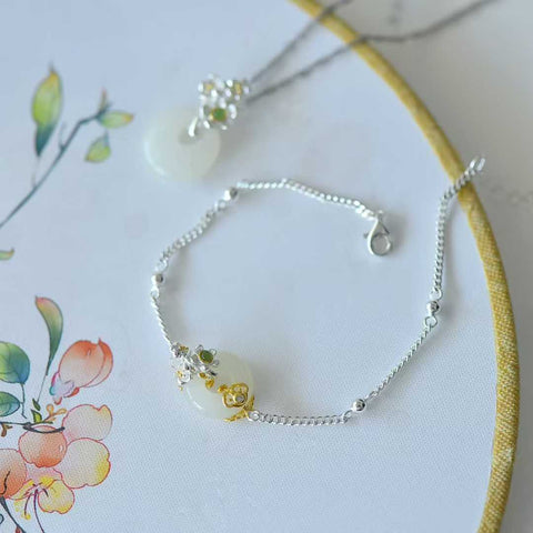 Gelang dan liontin perak sterling 925 berhiaskan dua belas dewa giok ini dirancang unik dan memiliki makna keberuntungan. Biaya pengiriman dan pajak sudah termasuk.