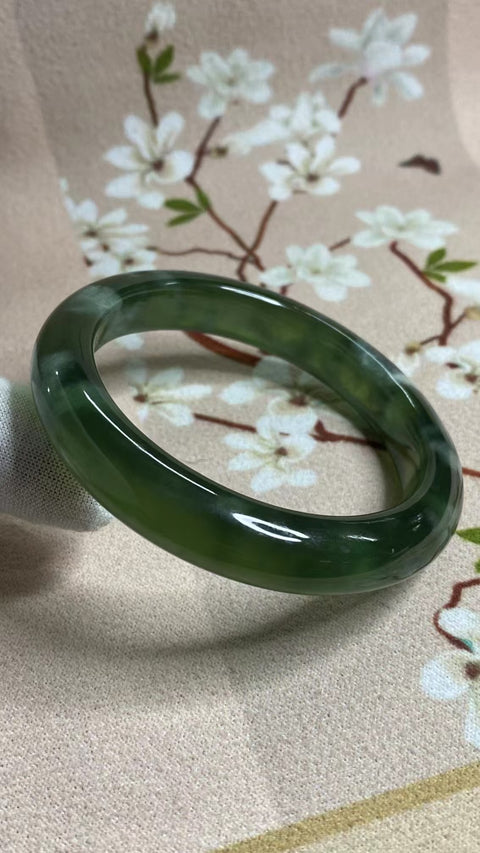 Gelang Bahan Giok Cui Alami 180 Ukuran Gelang 56-58mm Ukuran 57.6mm Lebar Sisi 12mm Giok terbentuk secara alami Pola acak Termasuk ongkos kirim dan pajak.