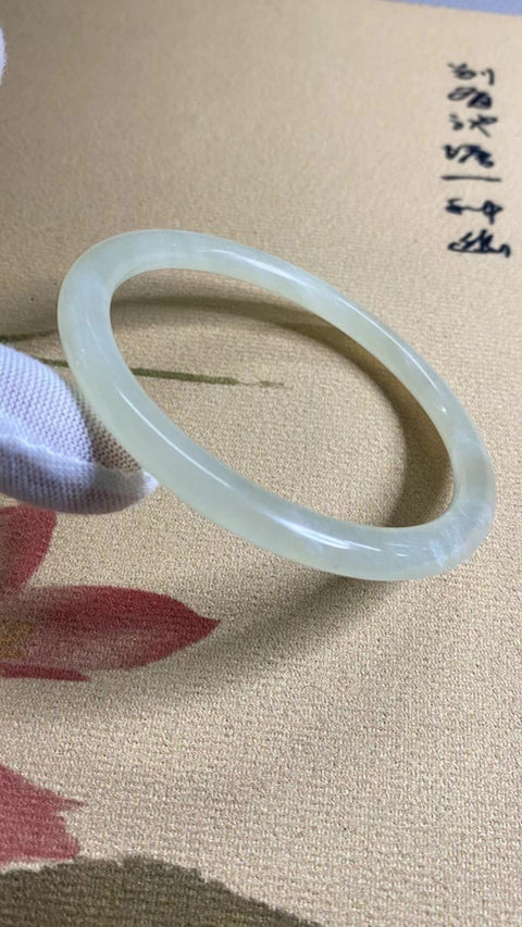 Gelang Strip Kecantikan Es Batu Giok Cui Giok Abu-abu Ukuran 58-60mm Ukuran 60mm Batu giok terjadi secara alami Pola acak termasuk pajak pengiriman