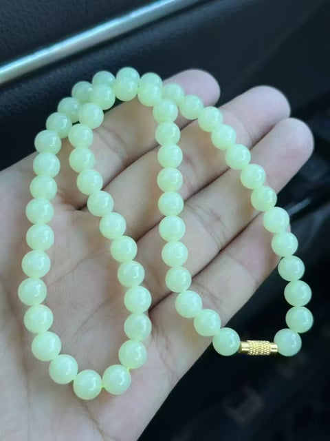 Kalung Giok Hetian Alami Ukuran 8mm Warna putih kekuningan Kualitas sempurna Gaya Giok yang halus dan hangat Sudah termasuk pajak pengiriman.