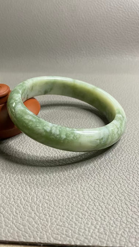 Gelang Cui Giok Minyak Tua Cui Giok Alami Ukuran 62-64mm Ukuran 63.2mm Lebar Sisi 14.1mm Giok terjadi secara alami Pola acak termasuk pajak pengiriman