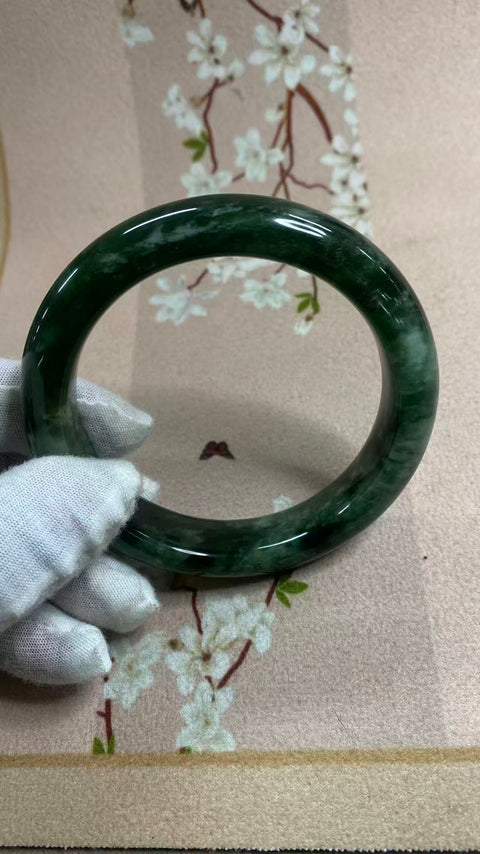 Bahan giok Xiuyan 180 yang indah, gelang tutup susu anggur hijau, anggur hijau yang indah, diameter dalam: 61,9mm, lebar tepi 13,6mm, batu alam dihasilkan secara alami, pola acak, pajak pengiriman termasuk