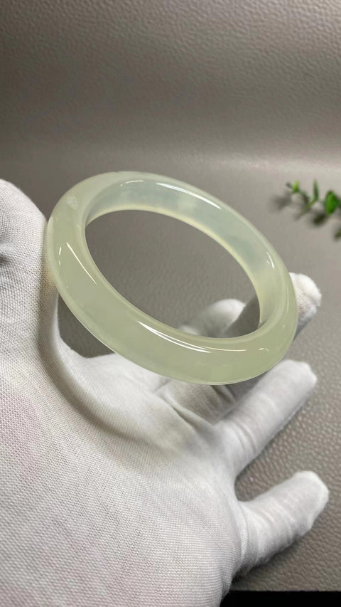 Gelang Gelang Giok Cui Jade Lychee Alami Ukuran 60-62mm Ukuran 61.6mm Lebar Samping 12.8mm Batu giok semuanya muncul secara alami Pola acak termasuk pajak pengiriman