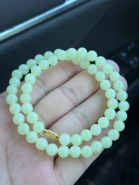 Kalung Giok Hetian Alami Ukuran 8mm Warna putih kekuningan Kualitas sempurna Gaya Giok yang halus dan hangat Sudah termasuk pajak pengiriman.