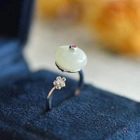 1040 Cincin Telur Giok Hetian Alami yang terbuat dari perak 925; Giok halus dan hangat, gayanya indah, sudah termasuk pajak pengiriman.
