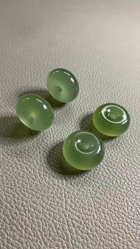 Jepitan Roti Giok Giok Cui Alami Es dan Air Ukuran 25 * 12,5 mm Giok bersih, halus dan hangat Termasuk ongkos kirim dan pajak.