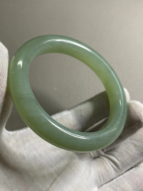Gelang Air Biru Giok Cui Giok Alami Ukuran 61-63mm Ukuran 62.1mm Lebar Sisi 12.5mm Giok terjadi secara alami Pola acak Pajak pengiriman sudah termasuk.