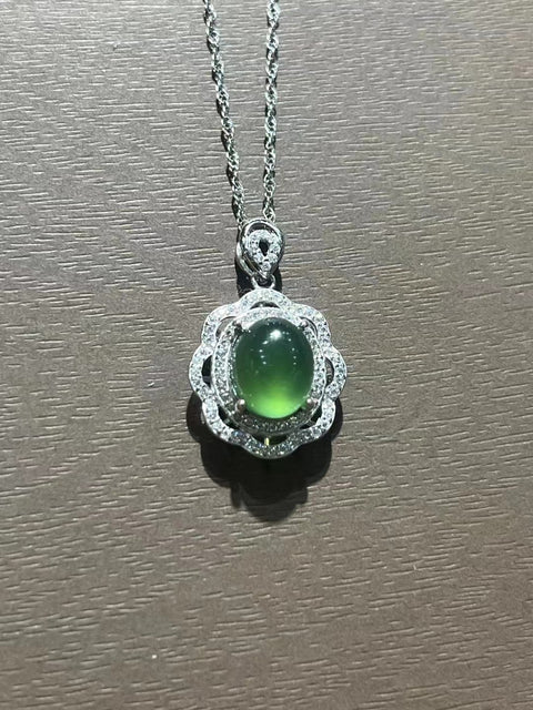 Kalung Giok Alami dari Giok Perak 925 bersih dan halus Ukuran 10 * 8,5 mm Sudah termasuk ongkos kirim dan pajak.