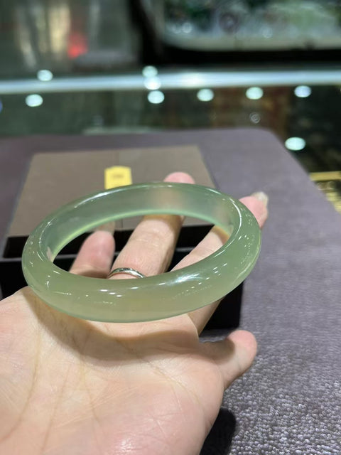 Gelang Es Tinggi Giok Cui Giok Alami Ukuran 59.6mm Giok terjadi secara alami Pola acak termasuk pajak pengiriman