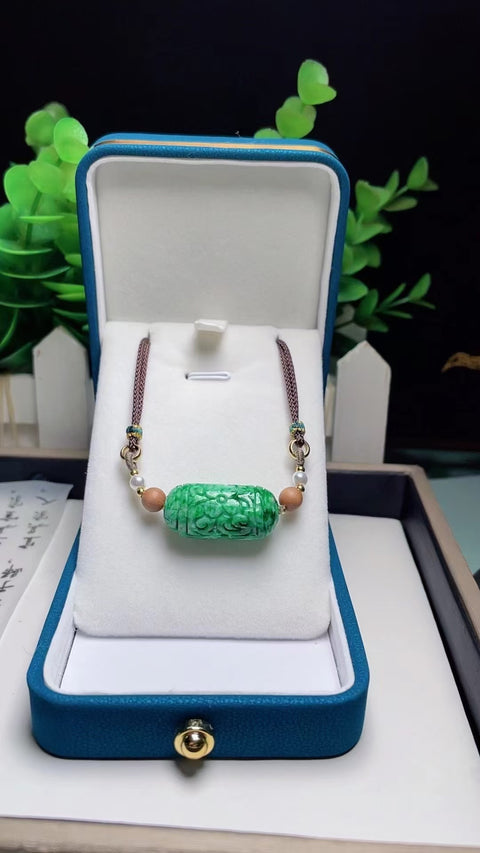 Liontin barang dari batu giok alami Ukiran tangan Ukuran 2,8 * 1,3 cm Batu giok adalah batu giok yang halus dan hangat dengan pola yang indah sudah termasuk pajak pengiriman