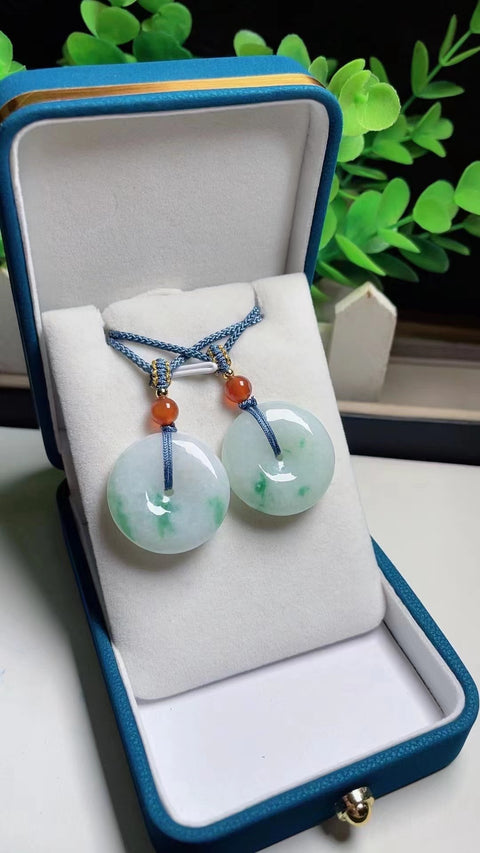 Liontin Gesper Perdamaian Jadeite Alami Penuh air, warna yang indah Ukuran 2.6mm Sudah termasuk pajak pengiriman.