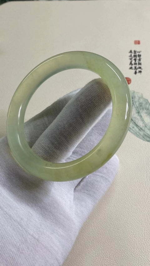 Gelang Warna Mengambang Es Krim Giok Cui Giok Alami Ukuran 60-62mm Ukuran 61.5mm Ukuran 11mm Giok terjadi secara alami Pola acak termasuk pajak pengiriman