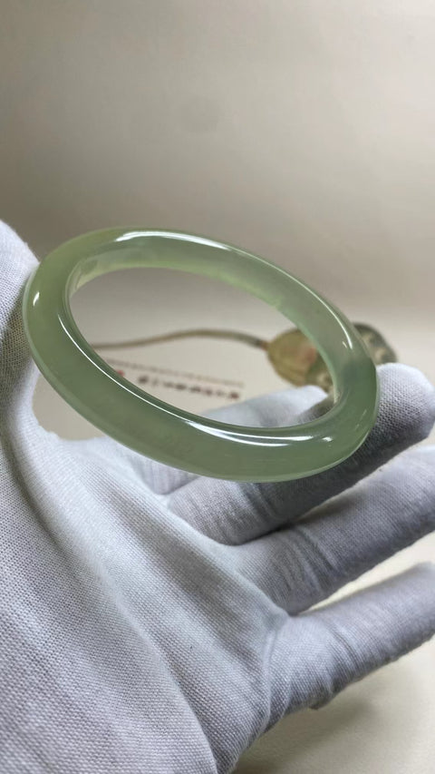 Gelang Hijau Es Giok Cui Giok Alami Ukuran 62-64mm Ukuran 63.4mm Lebar Samping 11.5mm Giok terjadi secara alami Pola acak termasuk pajak pengiriman