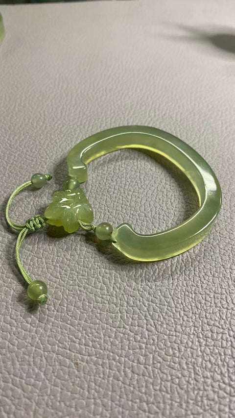 Gelang Cui Giok Zamrud Hijau Alami Ukuran 52-55mm Lebar 9mm Giok baik-baik saja dan hangat Giok terjadi secara alami Pola acak Termasuk ongkos kirim dan pajak