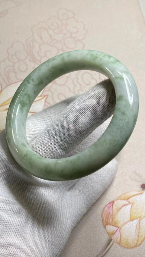 Gelang Cui Giok Minyak Cui Alami Ukuran 59-61mm Ukuran 60.2mm Lebar Sisi 12.8mm Giok terjadi secara alami Pola acak termasuk pajak pengiriman