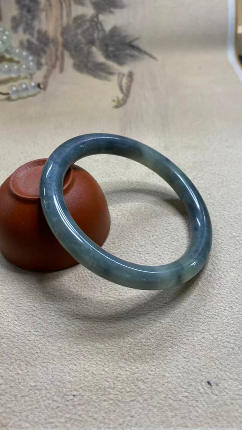 Gelang warna ayam hitam giok Xiuyan yang indah, diameter 56mm, batu alam dihasilkan secara alami, polanya acak, termasuk pajak pengiriman