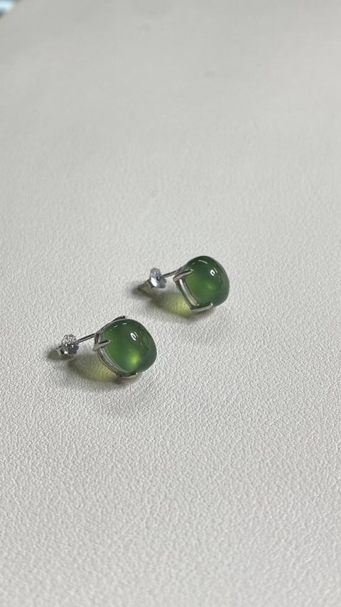 Anting Giok Hijau Giok Halus dari Perak 925 Ukuran 8 * 10mm Sudah termasuk ongkos kirim dan pajak.