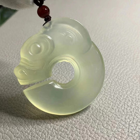 Liontin Giok Alami Tembus Cahaya Ukuran 49.6 * 44.8mm Giok bersih, halus dan hangat Sudah termasuk pajak pengiriman.