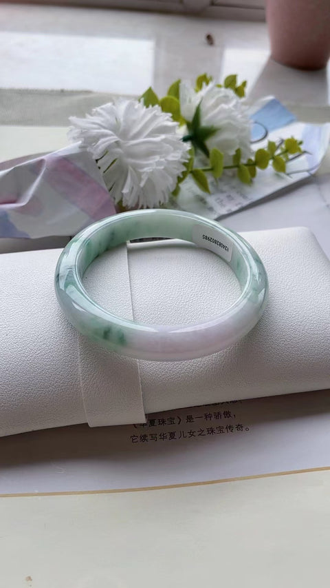 Gelang barang dari batu giok alami Bahan lubang tua Kepala air penuh dengan pola yang indah Ukuran 57mm Batu giok secara alami memiliki pola yang acak Termasuk pajak pengiriman