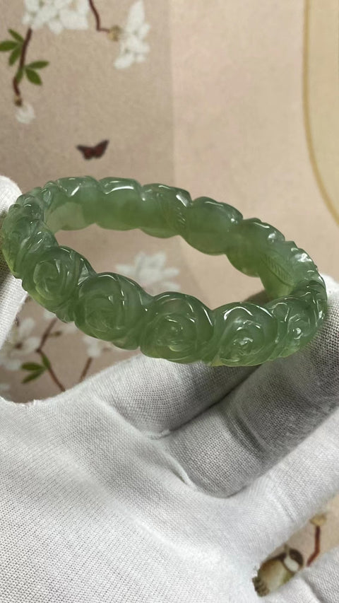 Gelang Bunga Ukiran Batu Giok Cui Jade Ice Green Ukuran 58-60mm Ukuran 59.4mm Lebar Sisi 14.6mm Batu giok semuanya terjadi secara alami Pola acak Pajak Pengiriman Sudah Termasuk