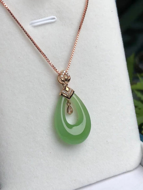 Liontin Tetesan Air Mata Hijau Apel Jasper Alami Pengaturan Emas 18K Gaya giok yang elegan dan elegan lembut dan hangat Termasuk ongkos kirim dan pajak.